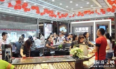 北海萬達(dá)廣場六福珠寶專柜璀璨揭幕，點(diǎn)亮北部灣時尚消費(fèi)新地標(biāo)